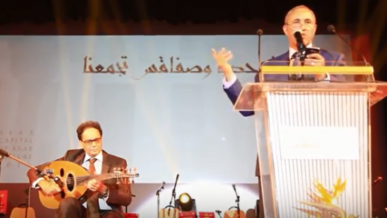 وزير جزائري يقرأ شعراً ونظيره التونسي يعزف