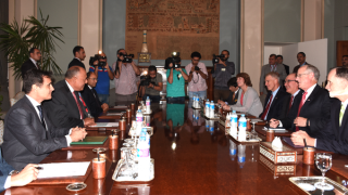 شكري يستعرض مع وفد من الكونغرس آفاق الحل في سوريا