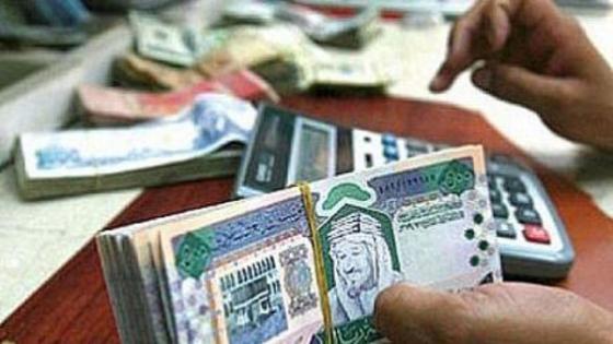 هل يتم فرض رسوم على تحويلات الأجانب النقدية بالسعودية؟