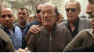 ما قصة صورة بكاء حسن حسني وعلاقتها بمحمود عبد العزيز