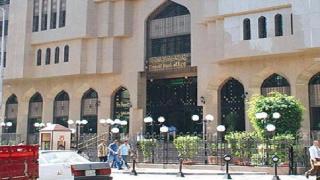 رغم تشديد الرقابة.. كيف يتم تهريب الدولار خارج مصر؟