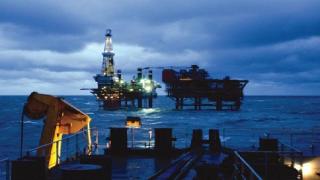 أرامكو تبلغ مصر بالتوقف عن إمدادها بالمواد البترولية