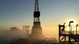 النفط يتراجع مع مخاوف من تنامي أنشطة الحفر الأميركية