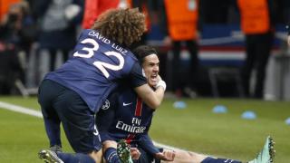 كافاني ينجح بتسجيل الأهداف.. ويفشل بالخروج من ظل “إبرا”