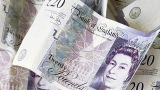 الإسترليني يصعد لأعلى مستوى في أسبوعين مع تعثر الدولار