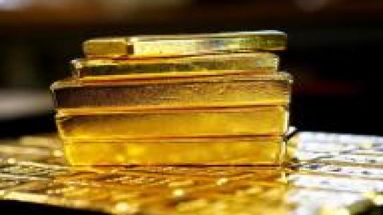 الذهب يتماسك بعد نزوله لأدنى مستوى في 9 أشهر ونصف مع توقع رفع الفائدة بأمريكا