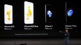 وول ستريت تغلق منخفضة بفعل أبل وأسهم الطاقة تقفز