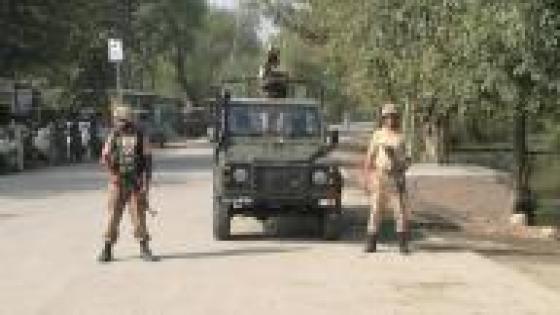 الجيش: انتحاريون يهاجمون منطقة مسيحية في باكستان ومقتل حارس