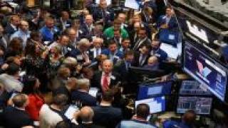 الأسهم الأمريكية ترتفع بقيادة السلع الاستهلاكية والتكنولوجيا