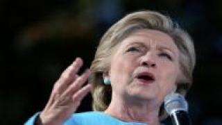 كلينتون تنتقد ترامب لتعليقاته عن الهجوم على الدولة الإسلامية