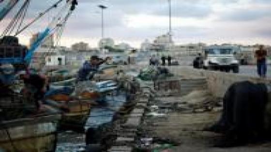 صيادو غزة يكافحون للتملص من شبكة إسرائيل الأمنية