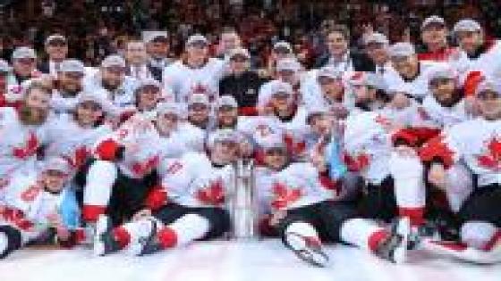 كندا تتوج بلقب كأس العالم لهوكي الجليد