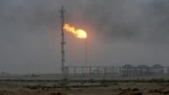 النفط يتراجع بفعل تصريحات من العراق وإعادة تشغيل حقل