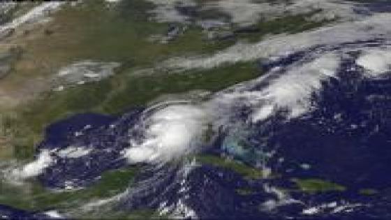 العاصفة هيرمين تتحول إلى إعصار قبل وصولها لليابسة في فلوريدا