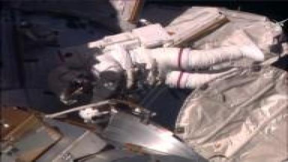 رائدان أمريكيان يسيران 7 ساعات خارج محطة الفضاء الدولية